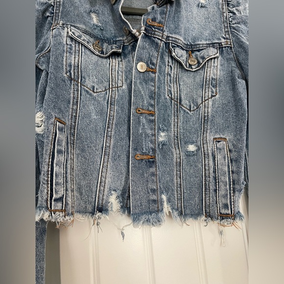 Forever 21 Distressed Puff shoulder Denim Jacket size M - Picture 3 of 6